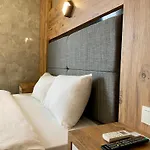 Moda Hotel *
