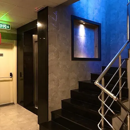 Moda Hotel *