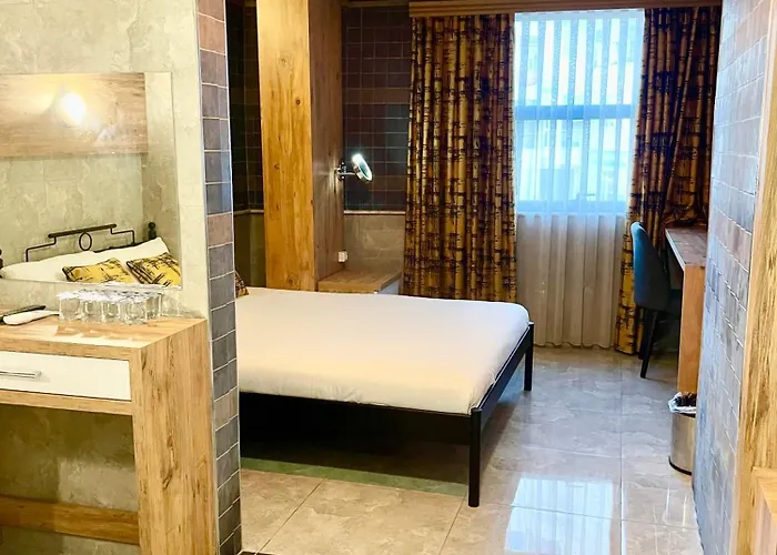 Moda Hotel *